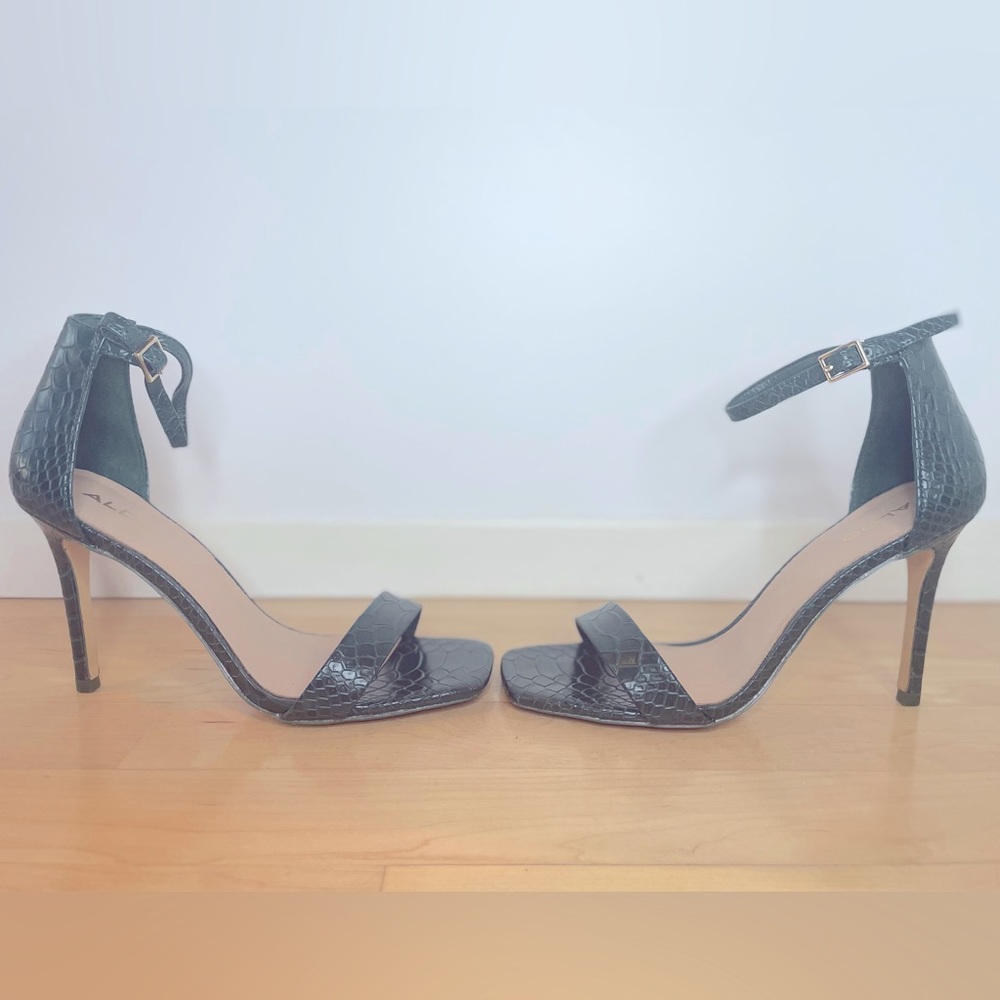 Aldo stiletto heels in green alligator print.